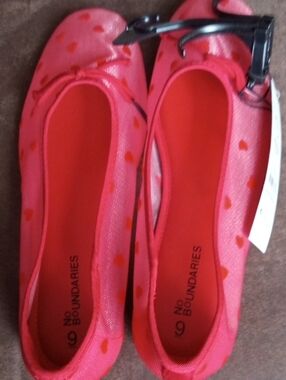 Brand New NO BOUNDARIES Red Heart Print Ballet Flats